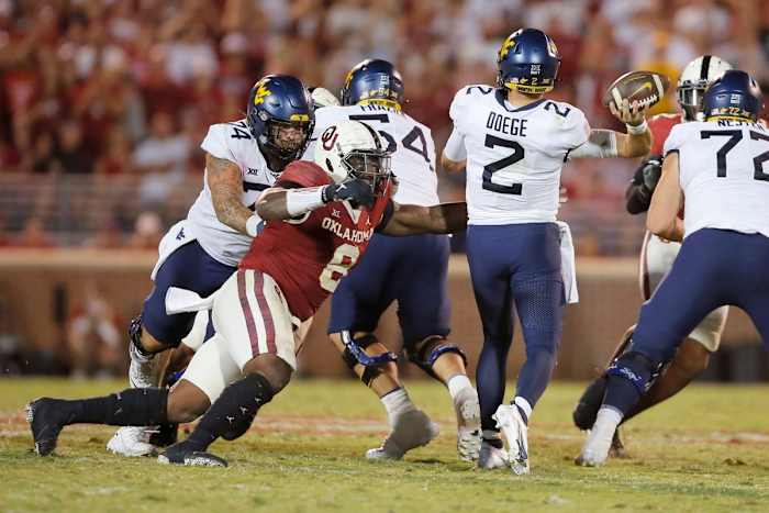 Oklahoma DT Perrion Winfrey pressures quarterback